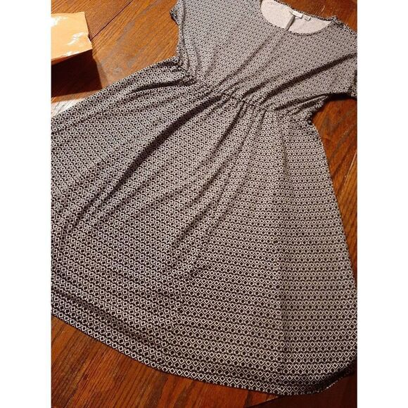 PM Petite Medium Kim Rogers Petite Black White Short Sleeve U Neck Midi Dress - Picture 3 of 5